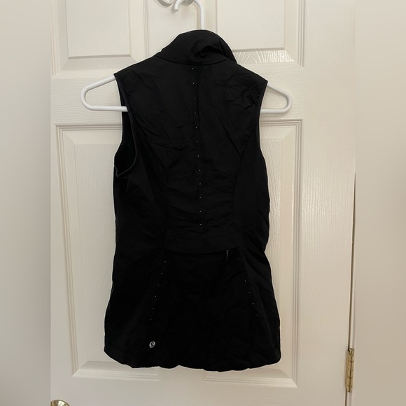 Lululemon Run for Cold Black Vest Primaloft Insulated Size 2 - Picture 5 of 7